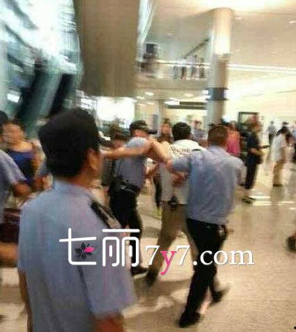 黄子韬爆料经纪人视频,揭秘娱乐圈幕后真相 第2张 黄子韬爆料经纪人视频,揭秘娱乐圈幕后真相 第2张